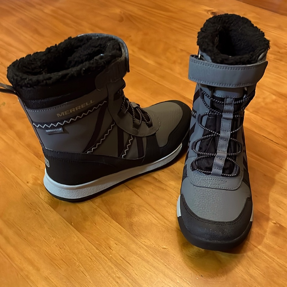 Merrell Snow Crush Waterproof 2.0 Big Kid size 4 US Unisex.